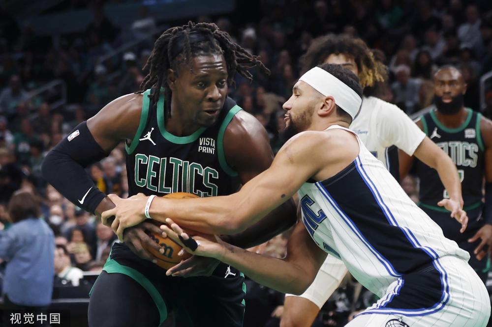 出了足球运 出了足球运